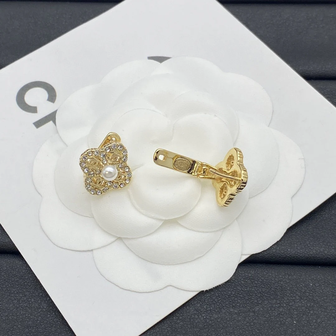 CCE614 CC clover Earring Clip - ccjewelryacc