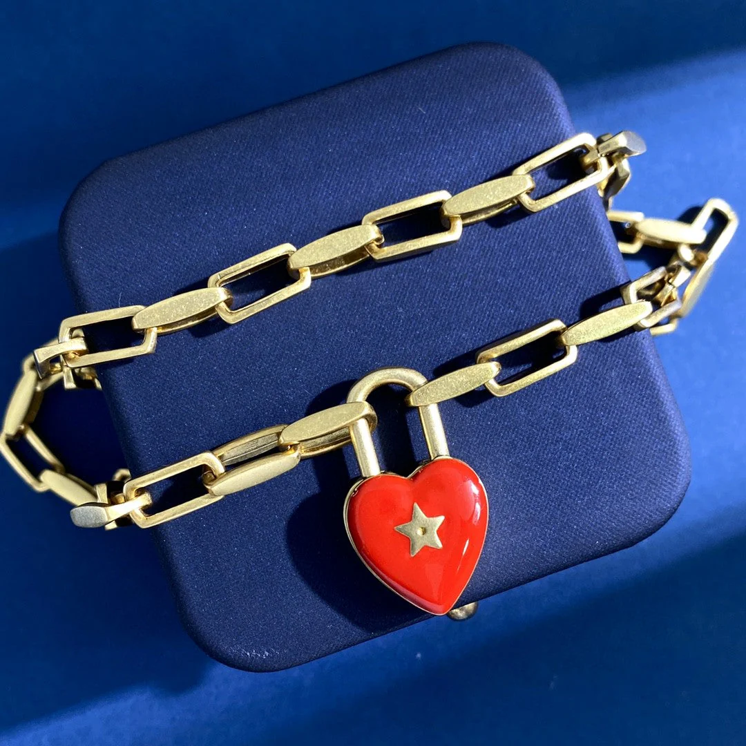 CDS097 High Quality Designer CD Red Heart Bracelet for Women - ccjewelryacc