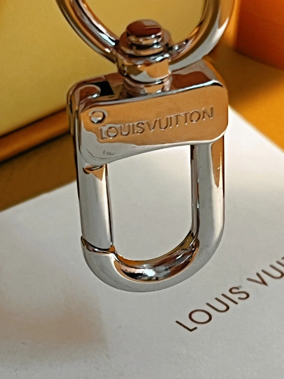 LVK102 Luxury designer Chromatic Keychain - ccjewelryacc