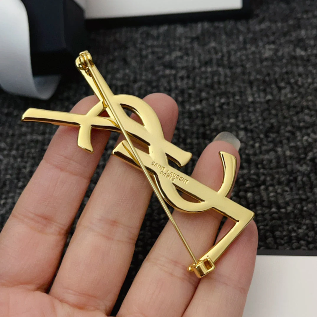 BYB034 Textured Y Logo Letter Brooch Gold - ccjewelryacc