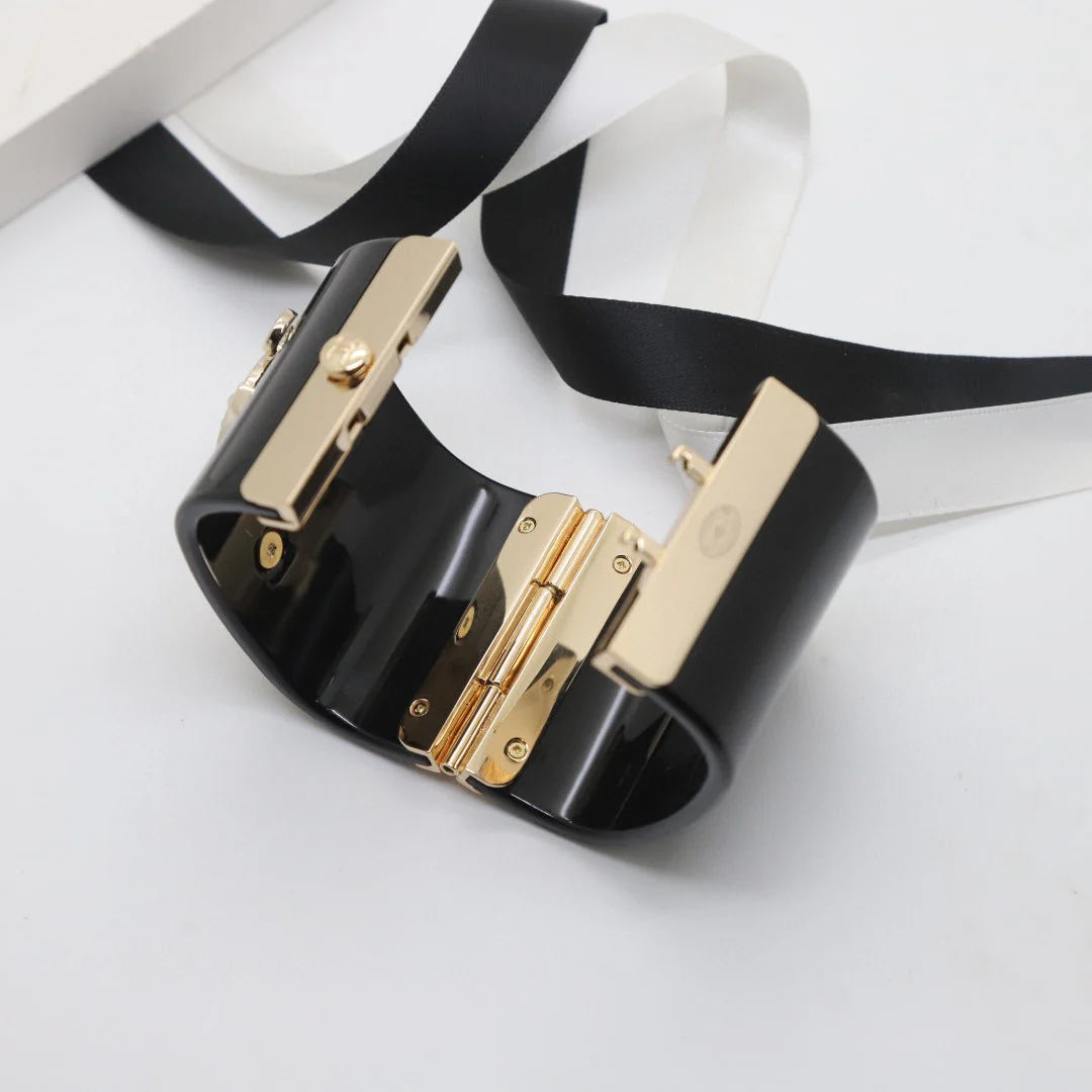 CCS072 Chanel Large acrylic bracelet - ccjewelryacc