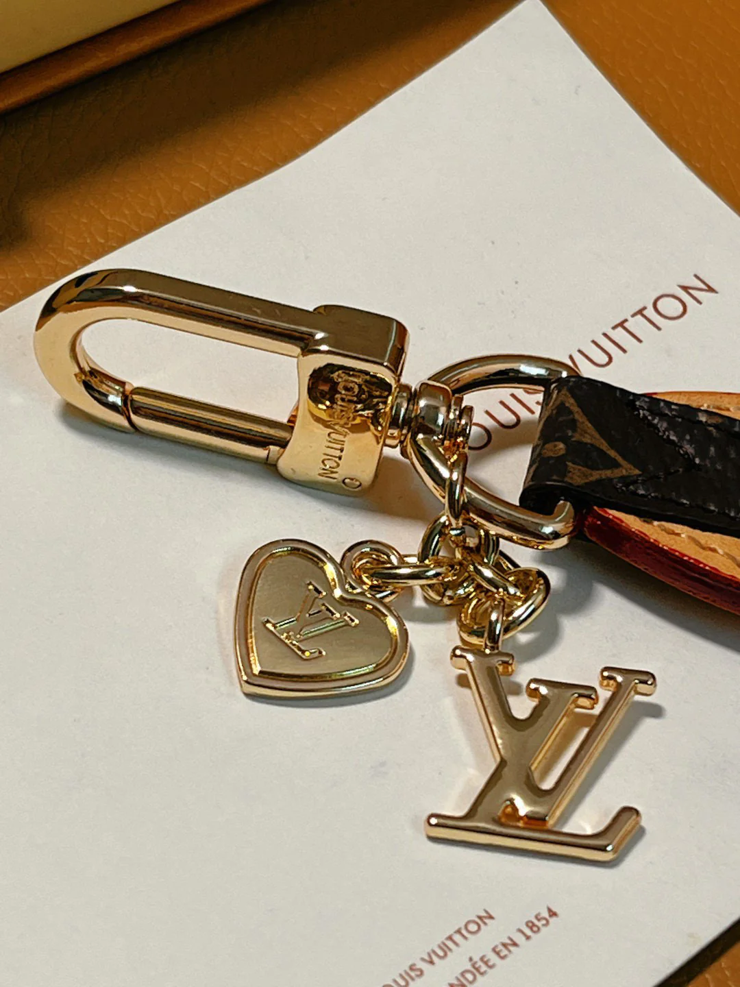 LVK102 Luxury designer Chromatic Keychain - ccjewelryacc