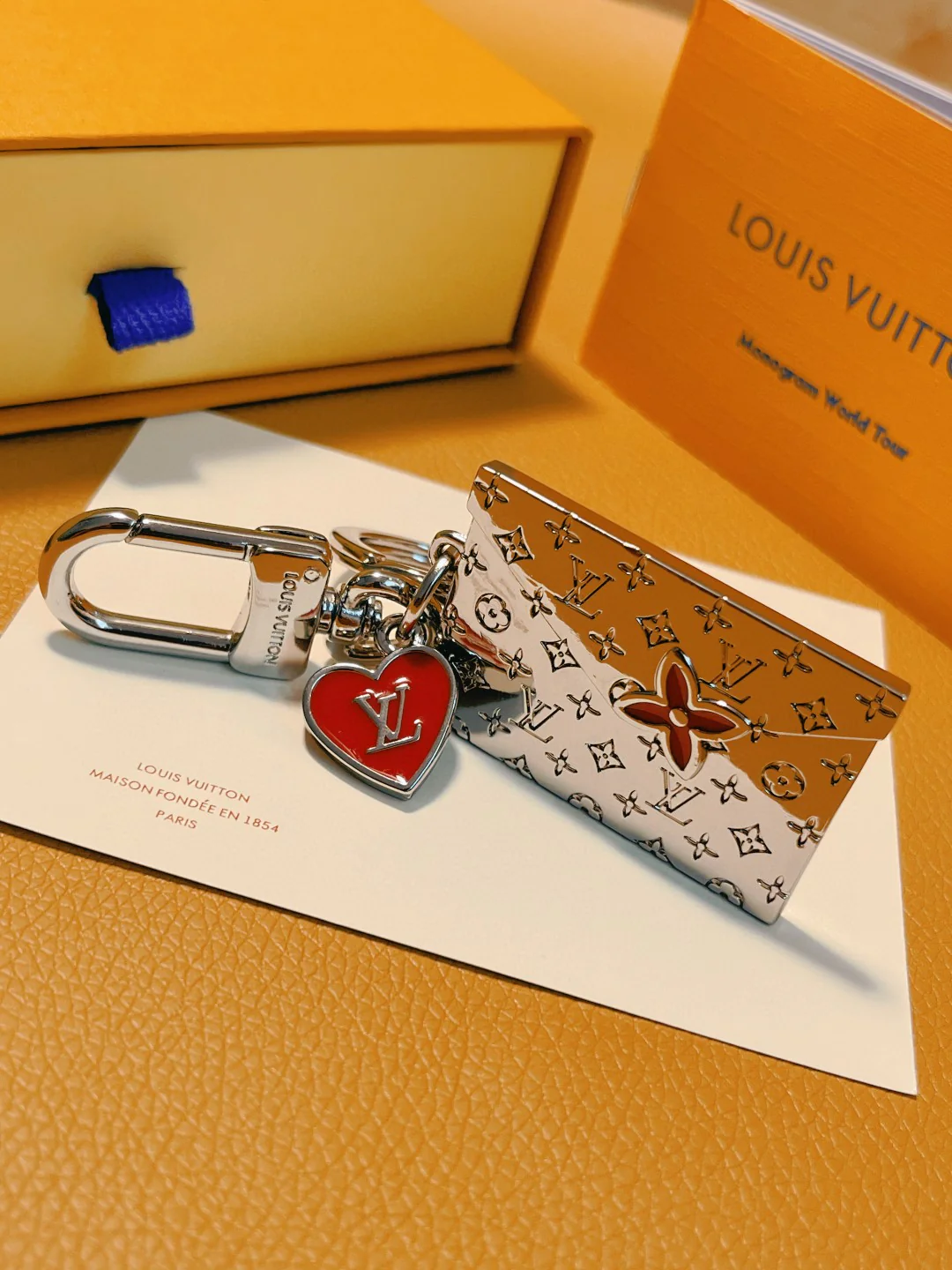LVK097 Luxury designer Envelope Chromatic Keychain M01296 - ccjewelryacc