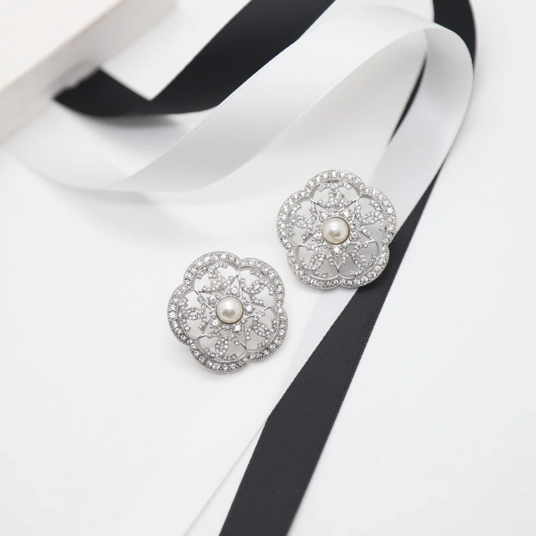 CCE527S Silver CC flower stud earring - ccjewelryacc