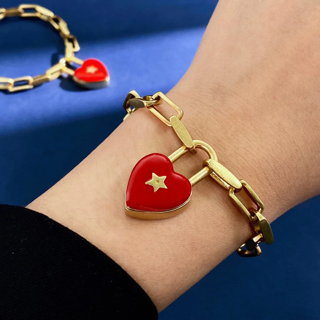 CDS097 High Quality Designer CD Red Heart Bracelet for Women - ccjewelryacc
