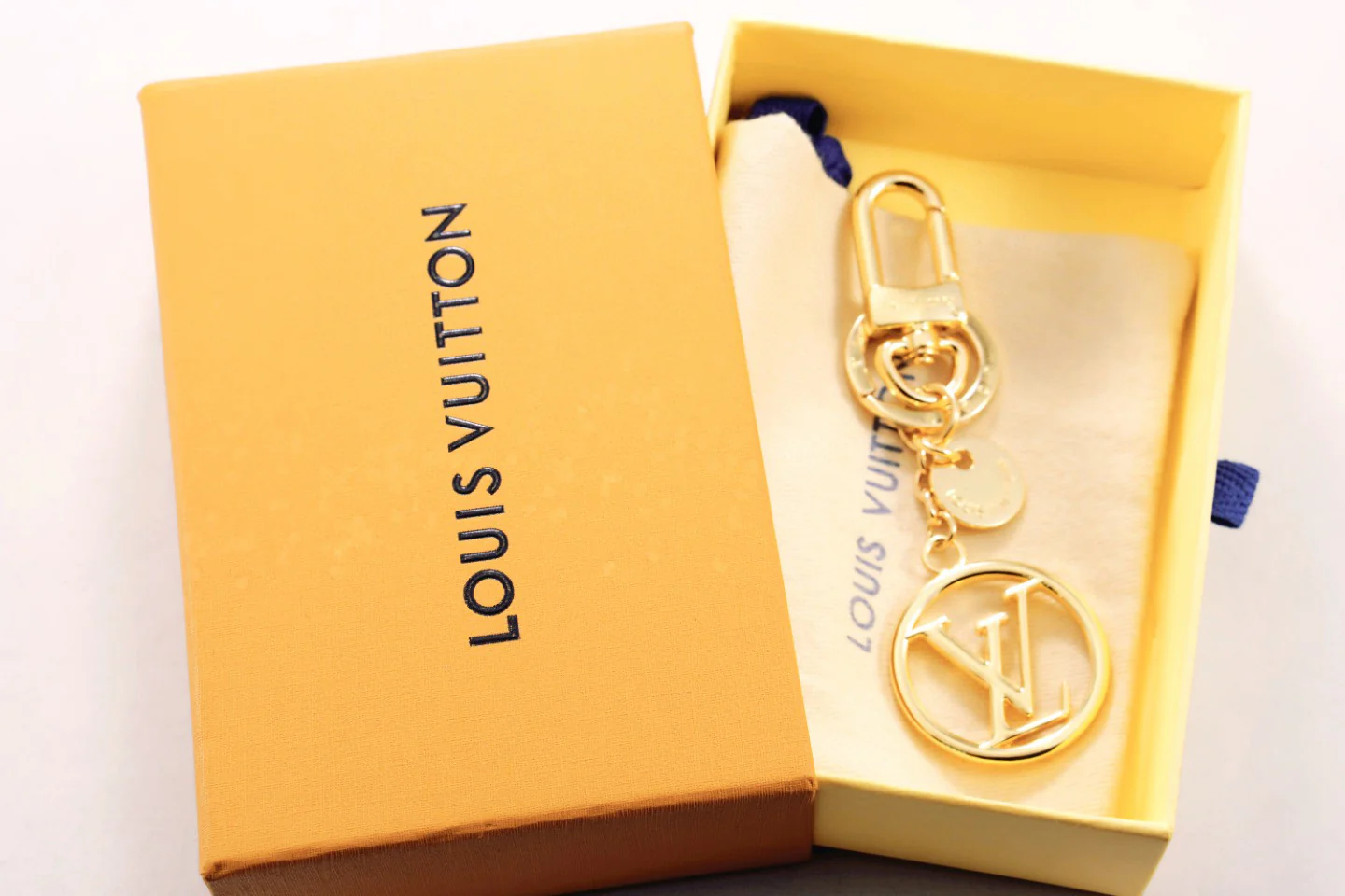 LVK071 Luxury designer Chromatic Keychain M68000 - ccjewelryacc