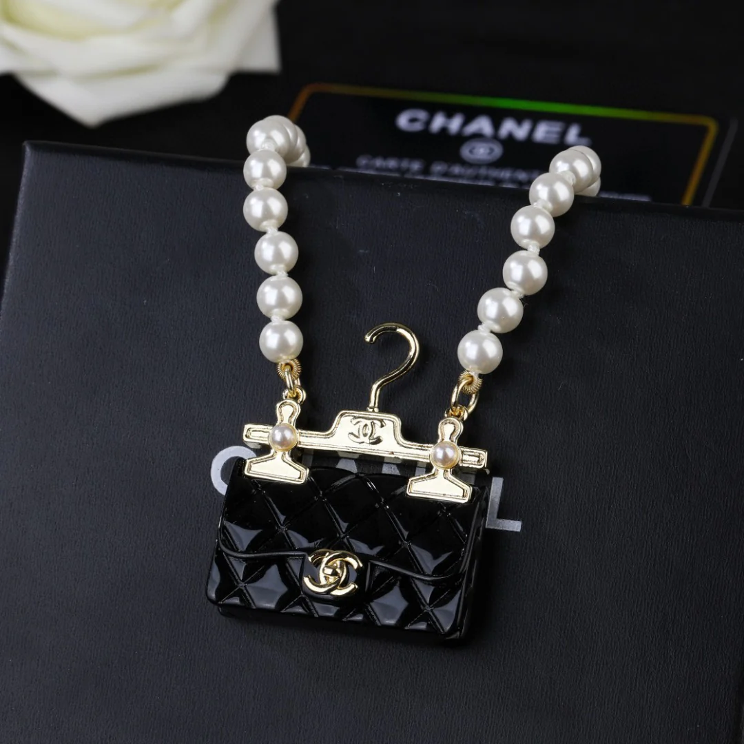 CCN129 Chanel bag pendant pearl necklace - ccjewelryacc