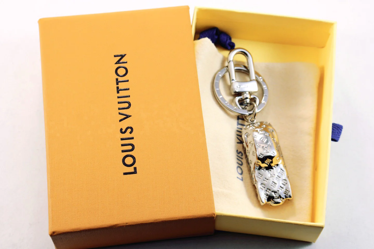 LVK066 Luxury designer Chromatic Keychain M64184 - ccjewelryacc