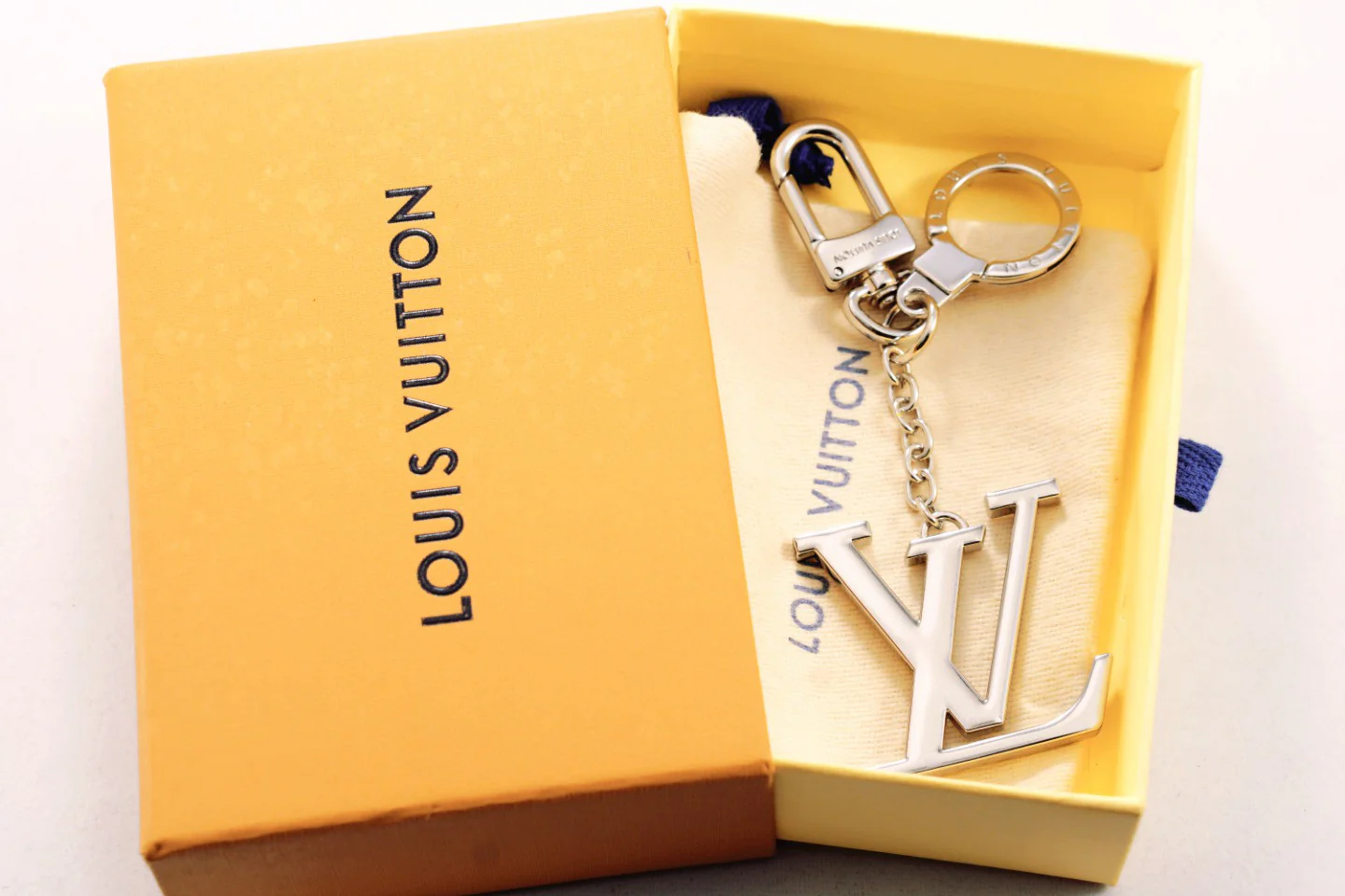 LVK070 Luxury designer Chromatic Keychain M650710 - ccjewelryacc