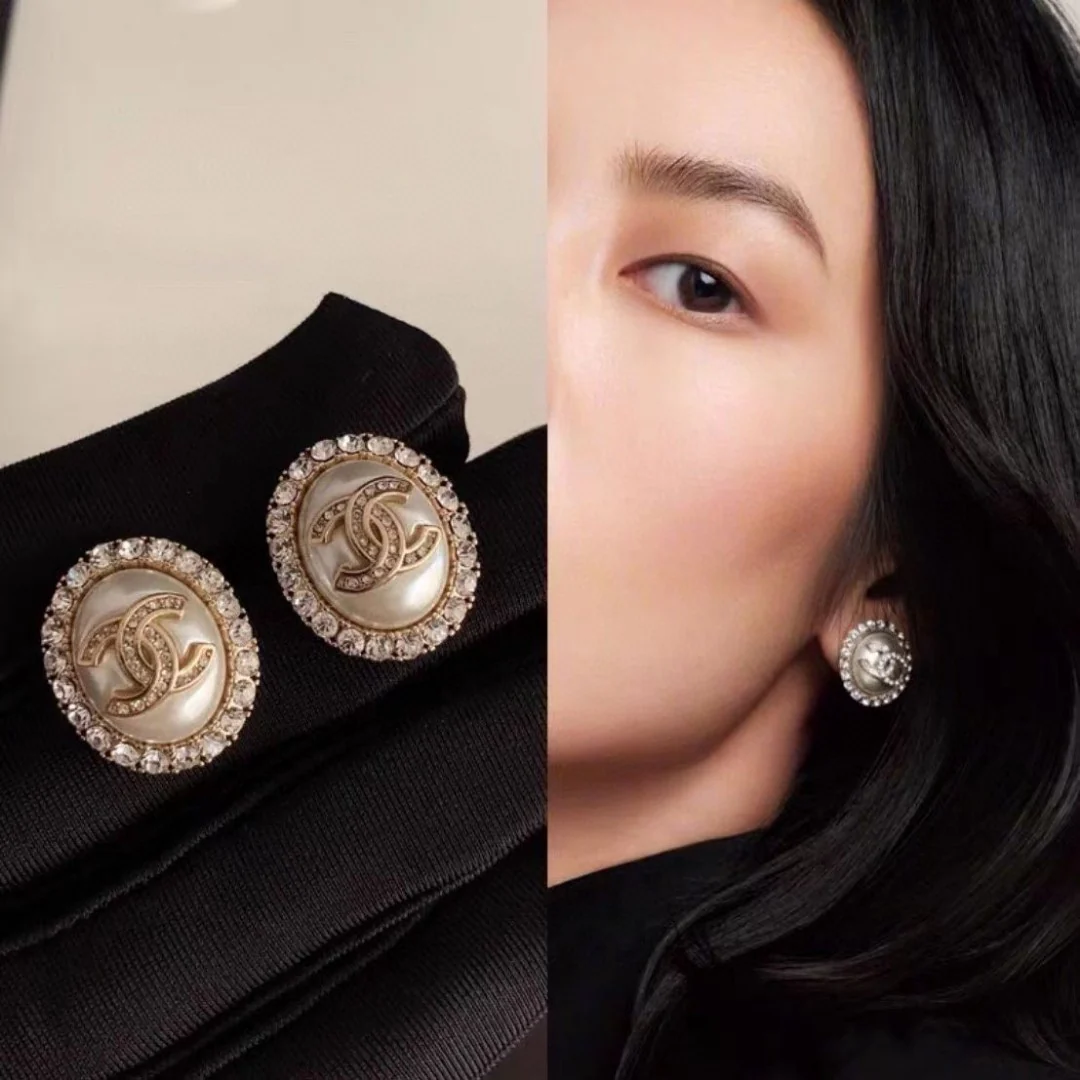 CCE194 Oval Pearl with crystal CC stud earring - ccjewelryacc