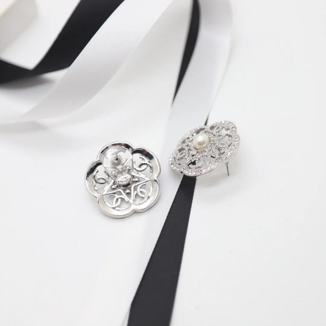 CCE527S Silver CC flower stud earring - ccjewelryacc