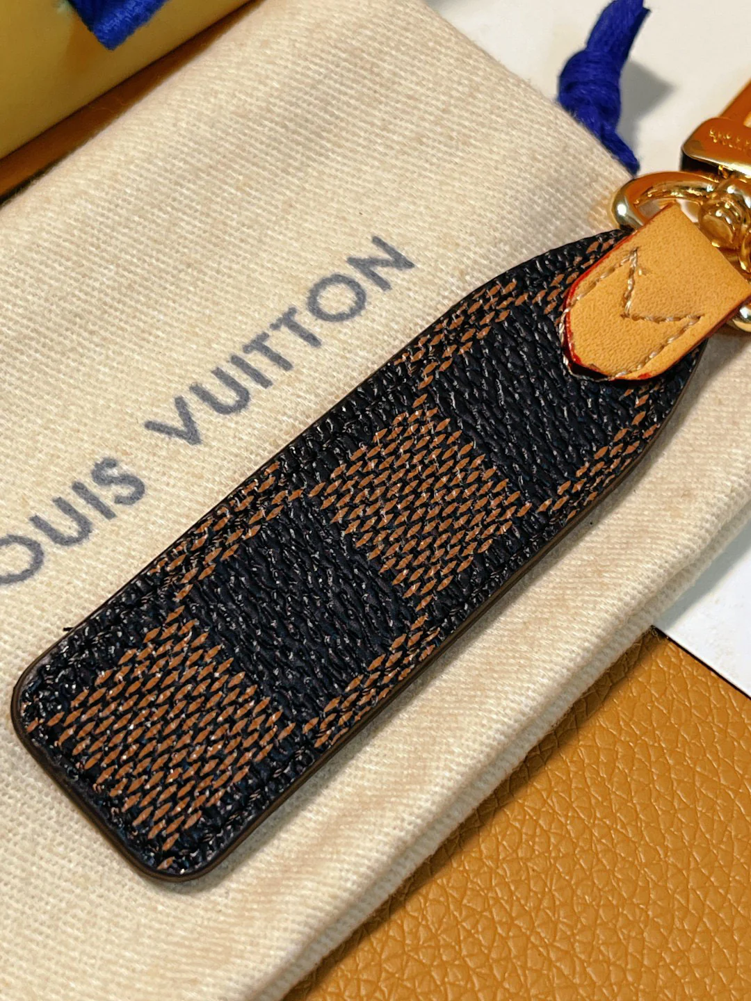 LVK102 Luxury designer Chromatic Keychain - ccjewelryacc