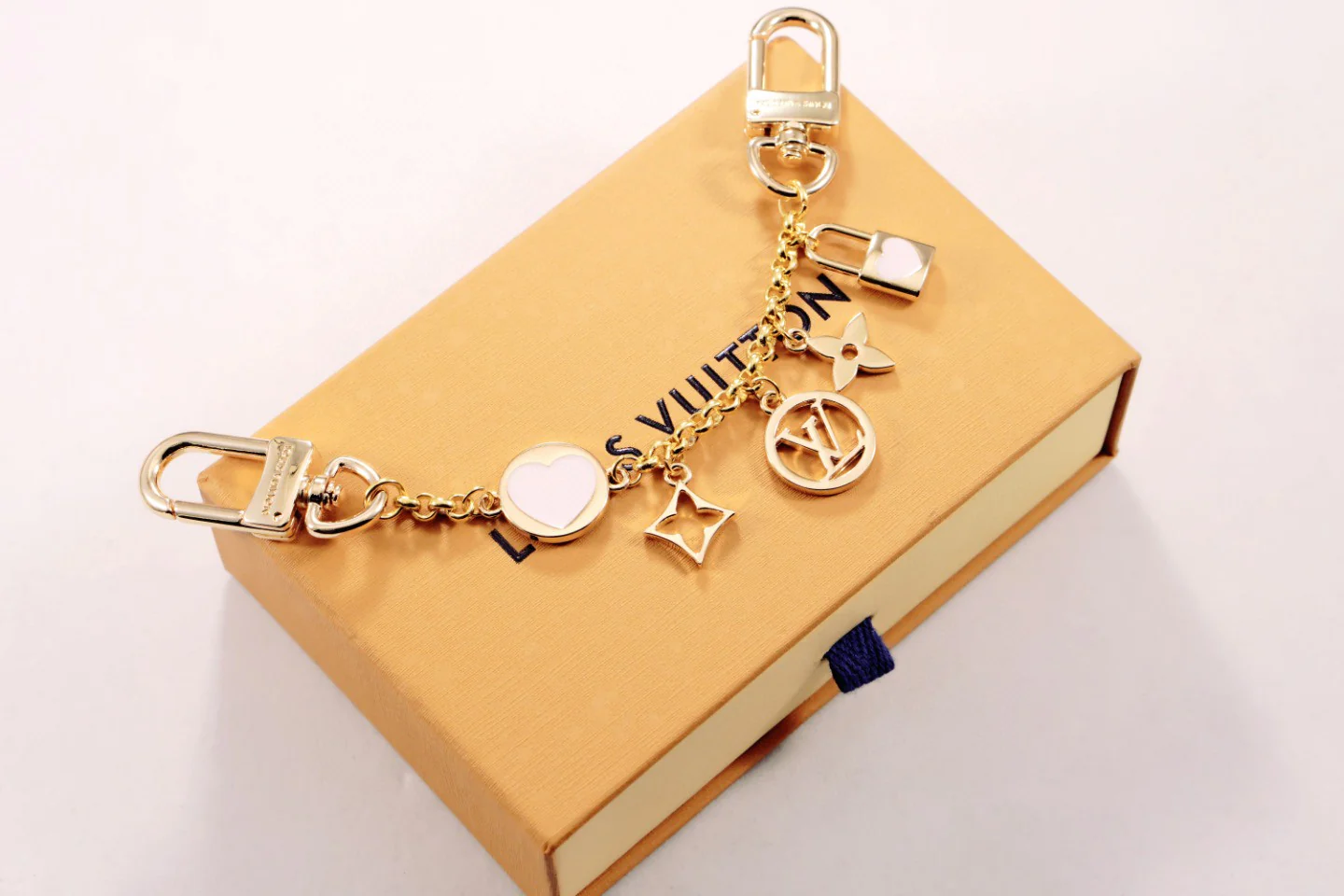 LVK074 Luxury designer Chromatic Keychain M01421 - ccjewelryacc