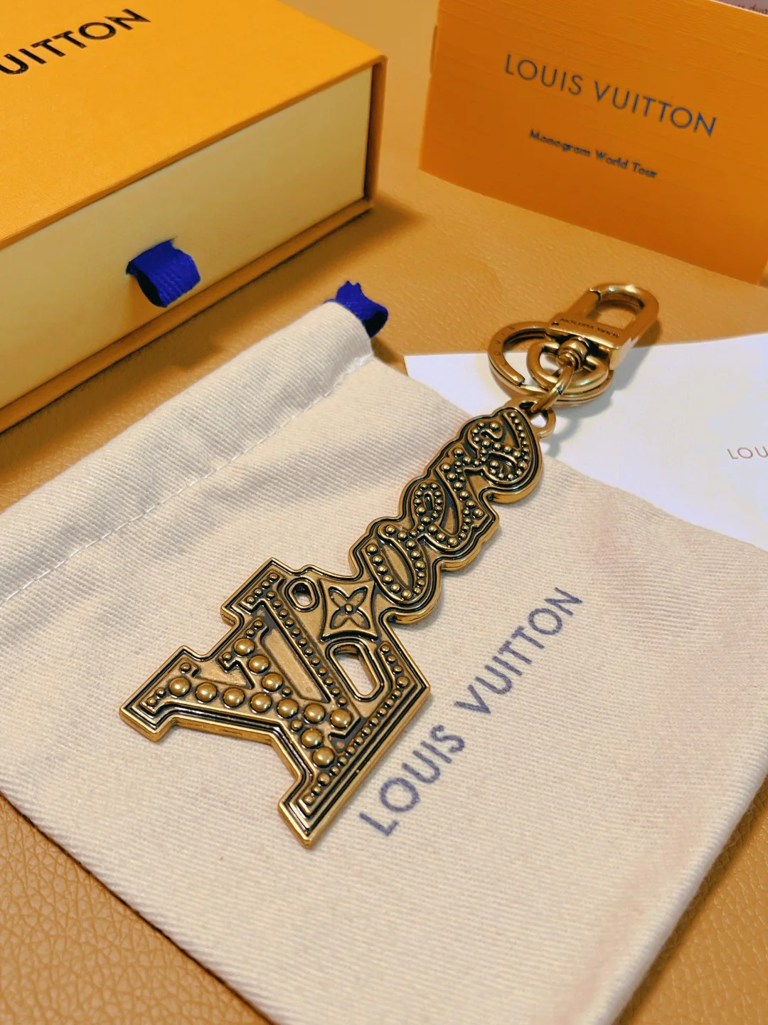 LVK099 Luxury designer Chromatic Keychain M01755 - ccjewelryacc