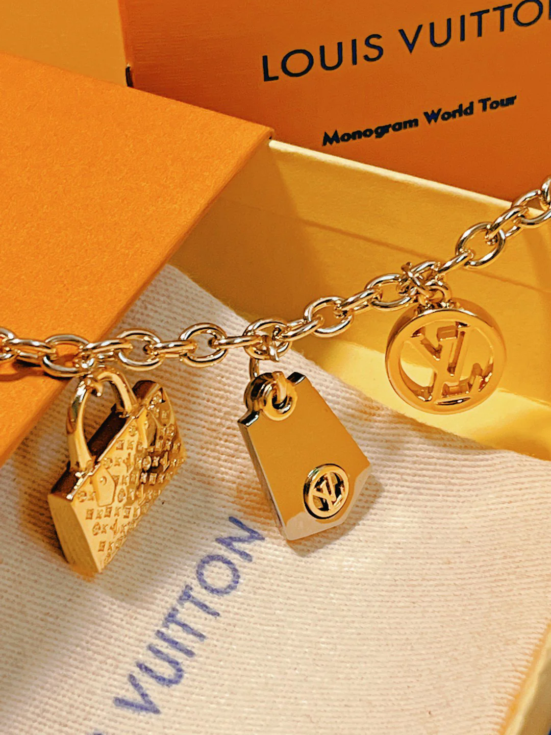 LVK104 Luxury designer Chromatic Keychain M01372 - ccjewelryacc