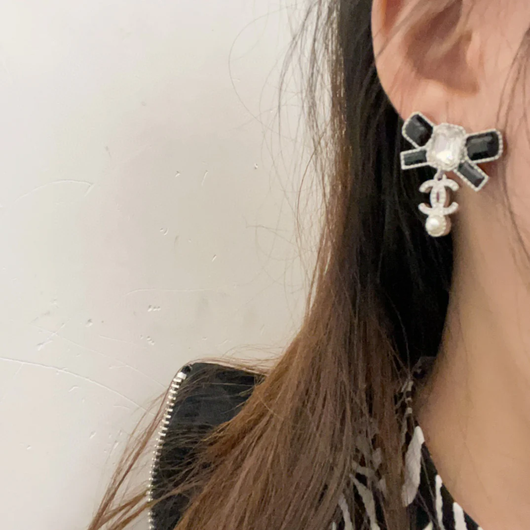 CCE020 Black and white crystal bow CC drop earring - ccjewelryacc