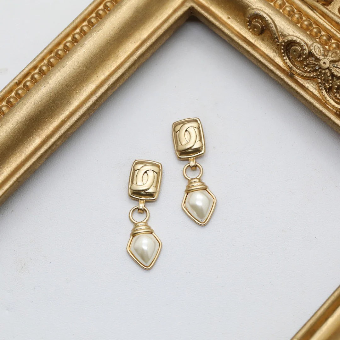 CCE474 High Quality VINTAGE CC earring - ccjewelryacc