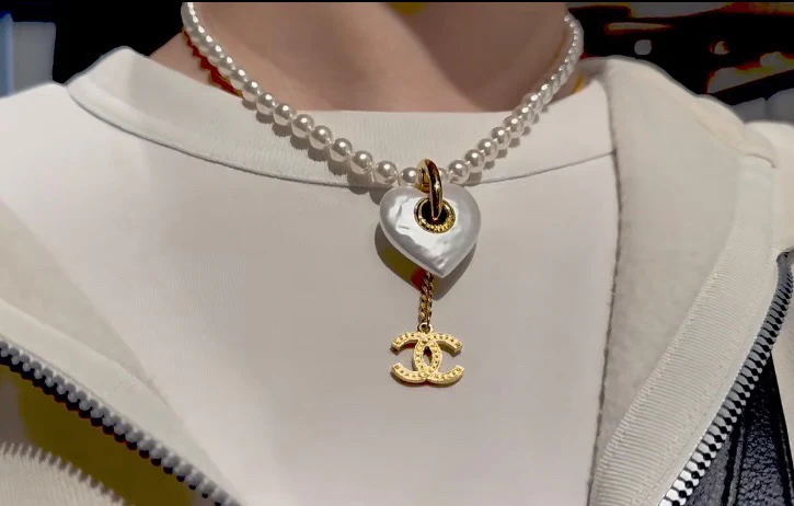 CCN349 24P resin pearl chain and heart CC logo Pendant Necklace - ccjewelryacc