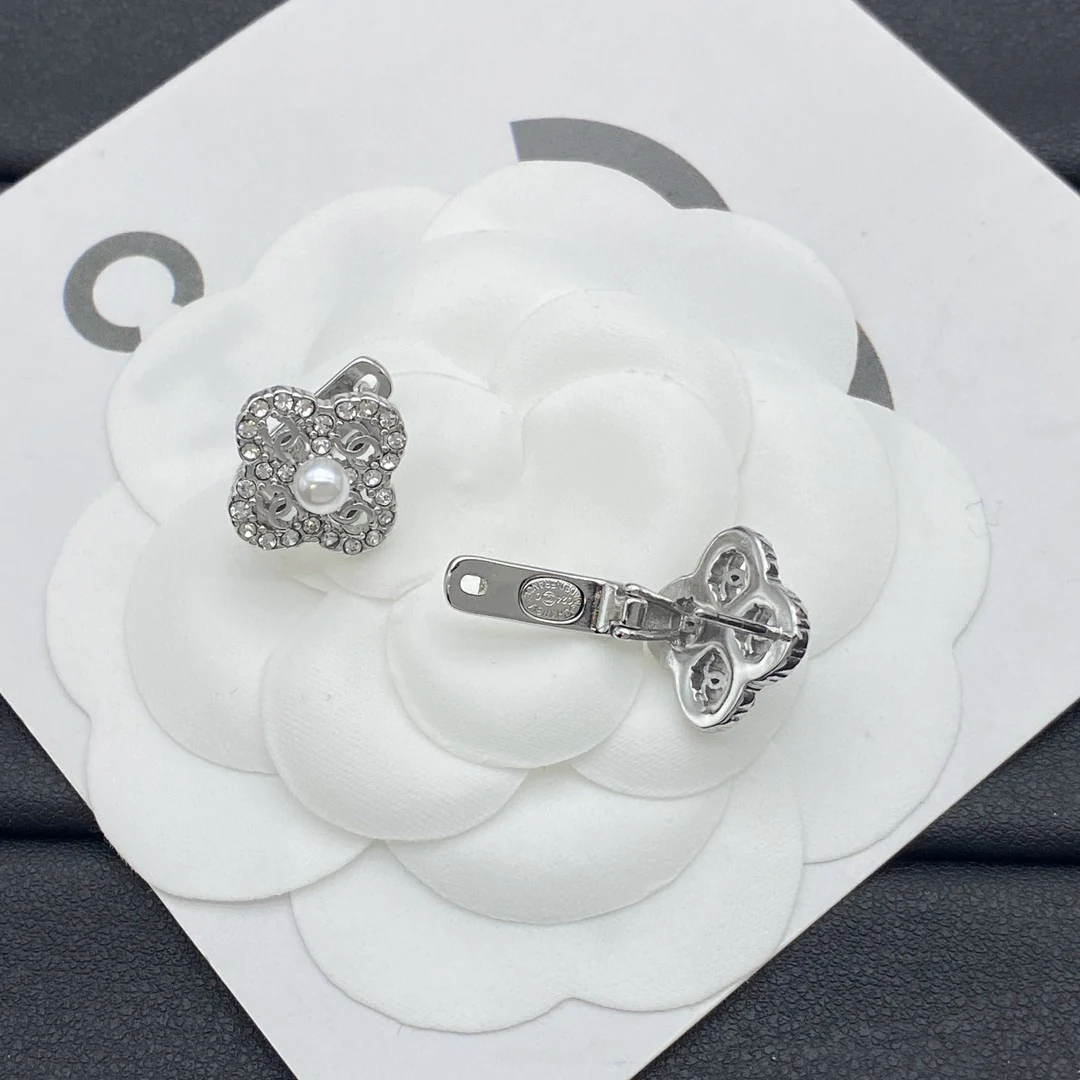 CCE614 CC clover Earring Clip - ccjewelryacc