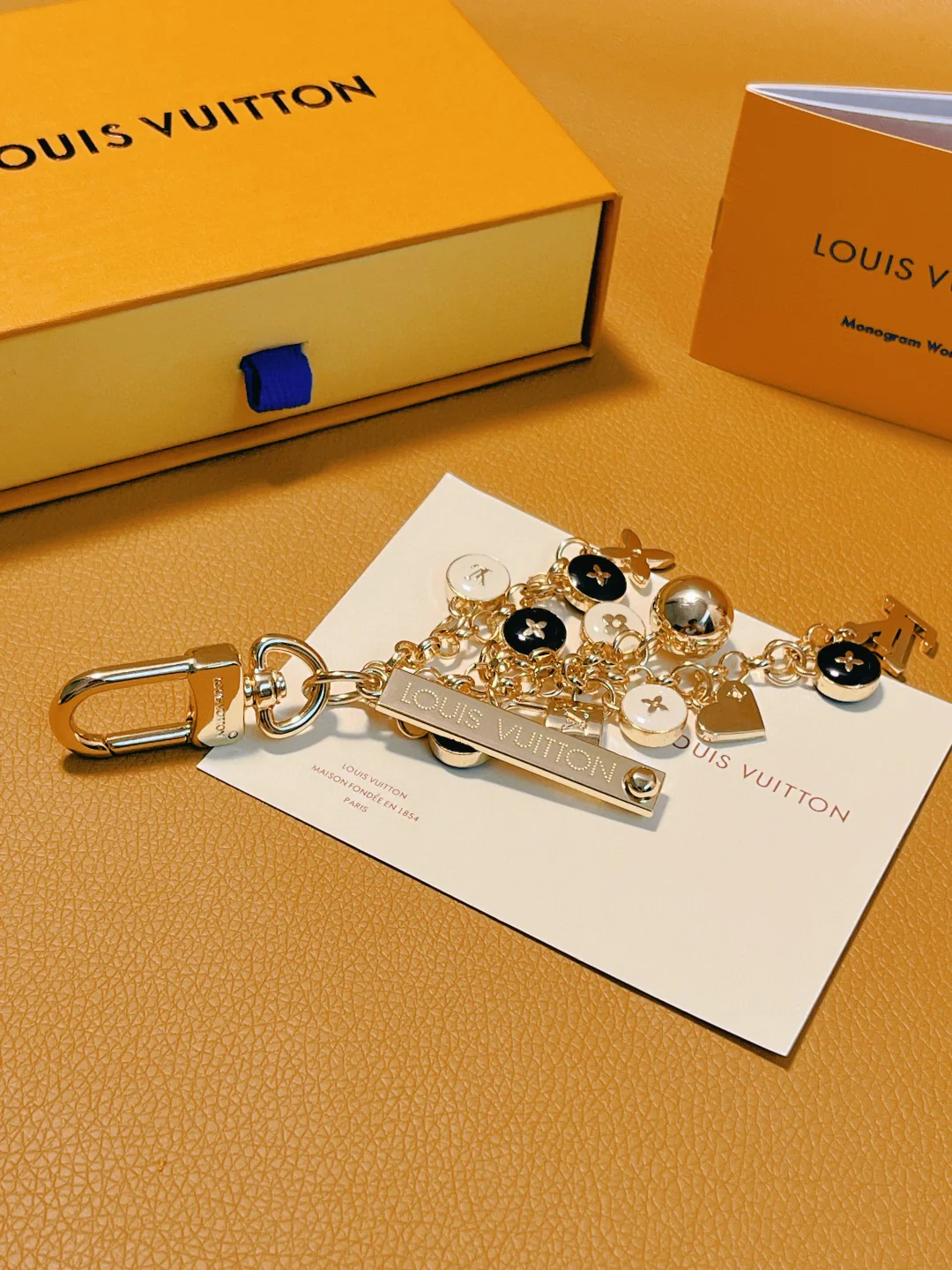 LVK098 Luxury designer Chromatic Keychain - ccjewelryacc