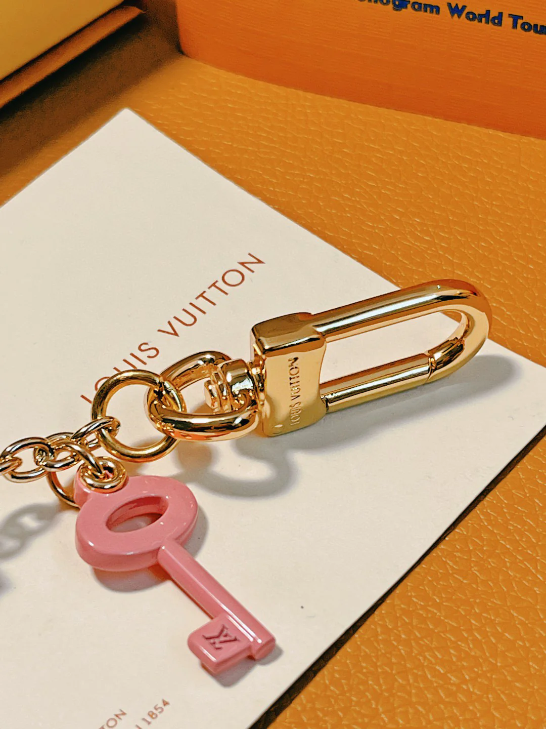 LVK104 Luxury designer Chromatic Keychain M01372 - ccjewelryacc