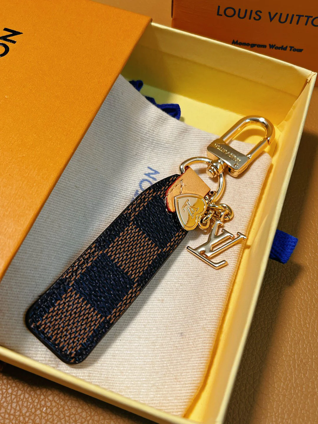 LVK102 Luxury designer Chromatic Keychain - ccjewelryacc