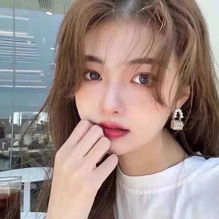 CCE182 Metal gold bag and pearls with CC logo earring - ccjewelryacc