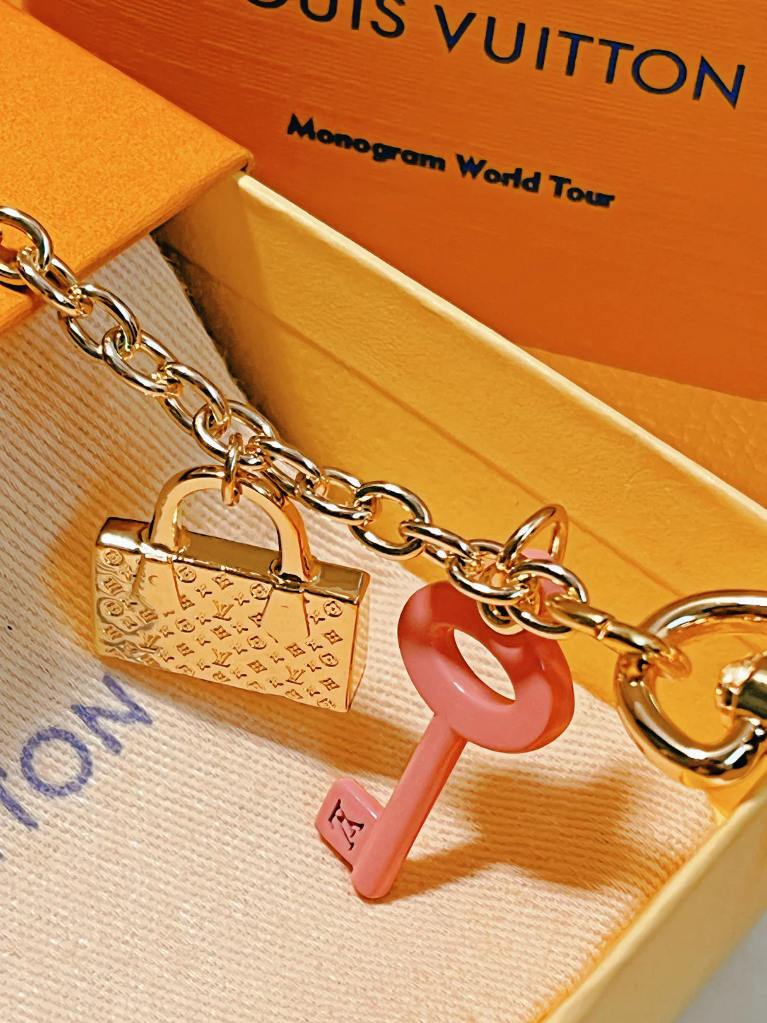 LVK104 Luxury designer Chromatic Keychain M01372 - ccjewelryacc