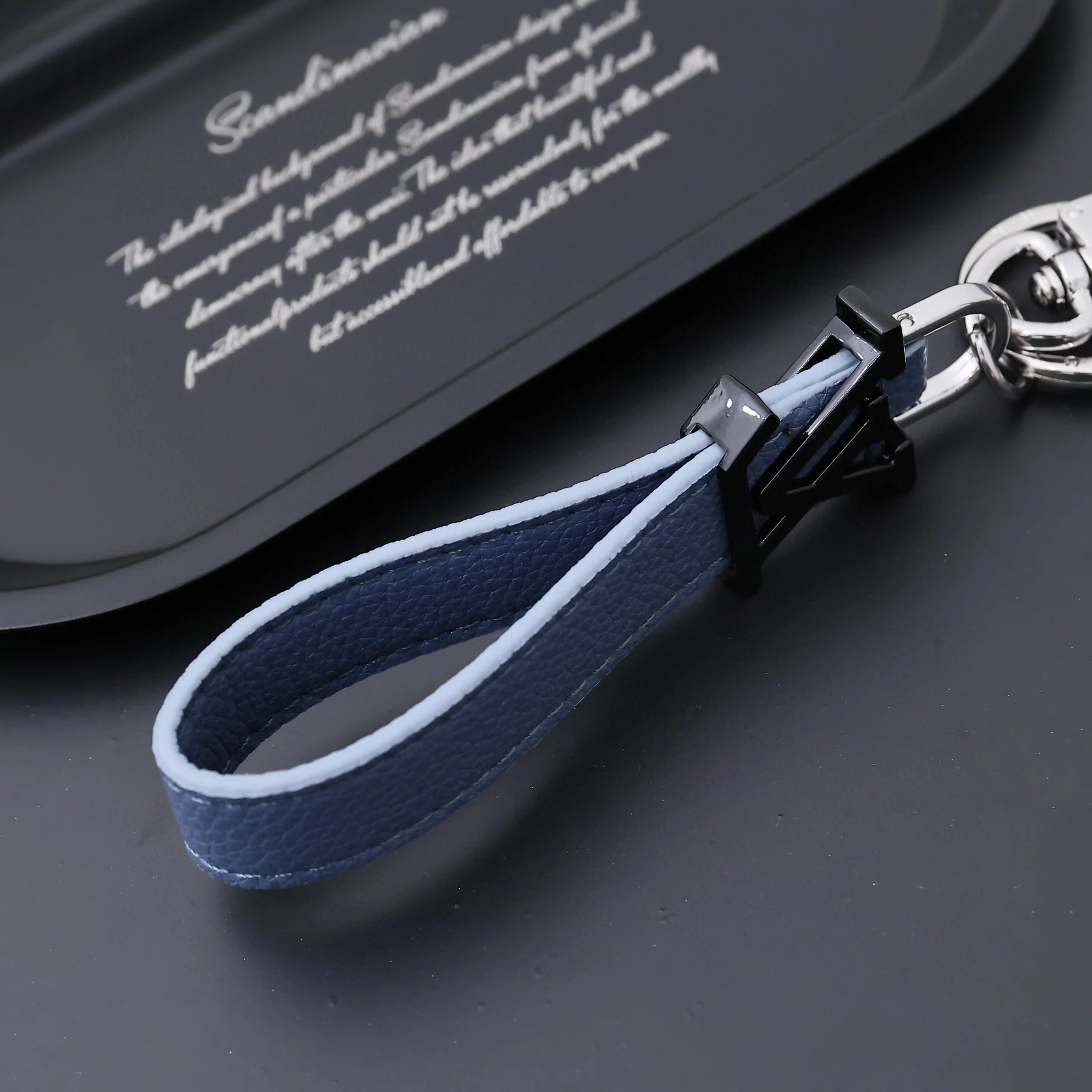 Luxury designer Keychain LVK051 - ccjewelryacc