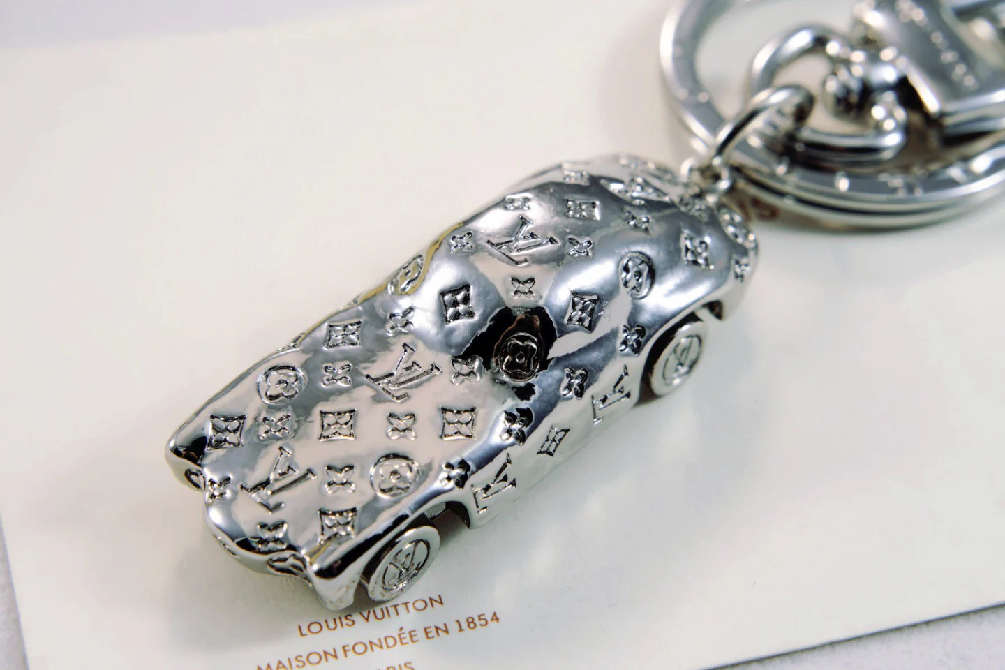 LVK066 Luxury designer Chromatic Keychain M64184 - ccjewelryacc