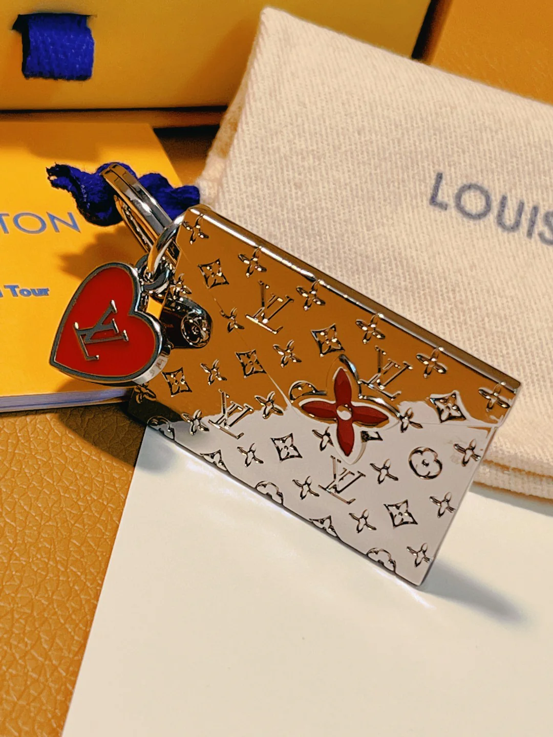 LVK097 Luxury designer Envelope Chromatic Keychain M01296 - ccjewelryacc