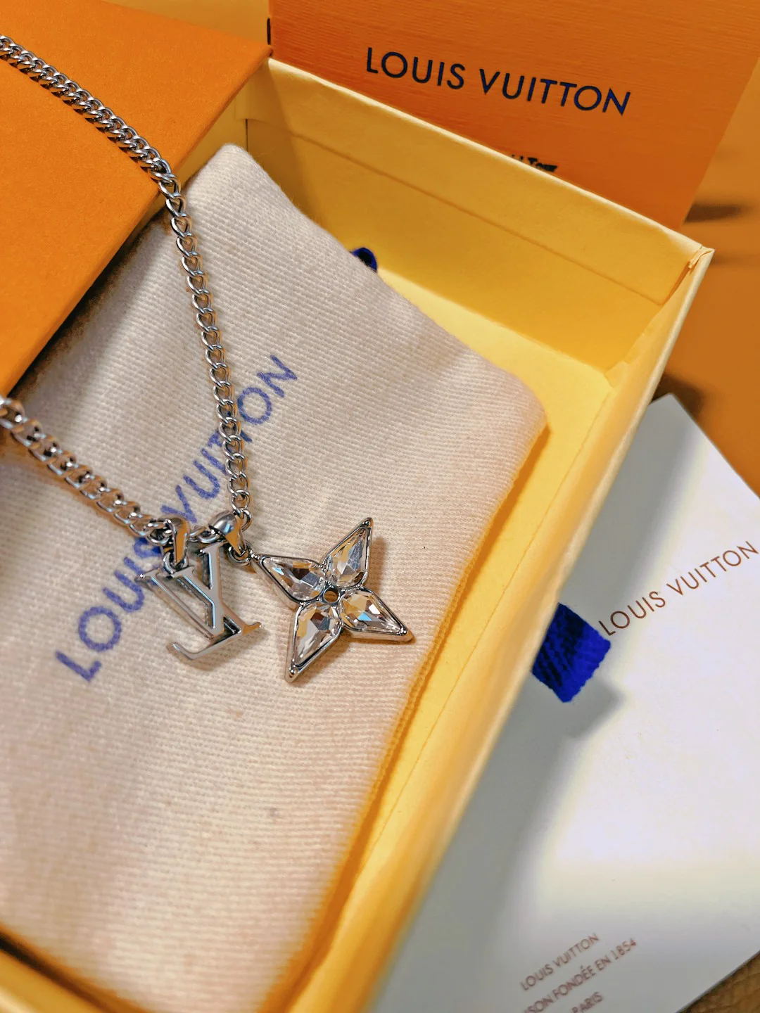 LVN056 LOUIS Flower Cut Necklace - ccjewelryacc