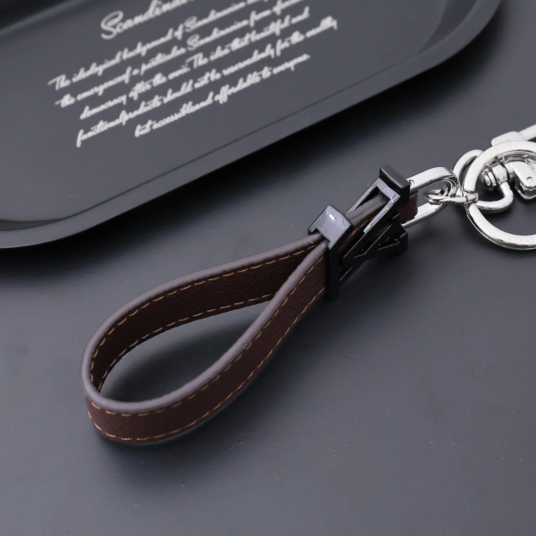 Luxury designer Keychain LVK054 - ccjewelryacc