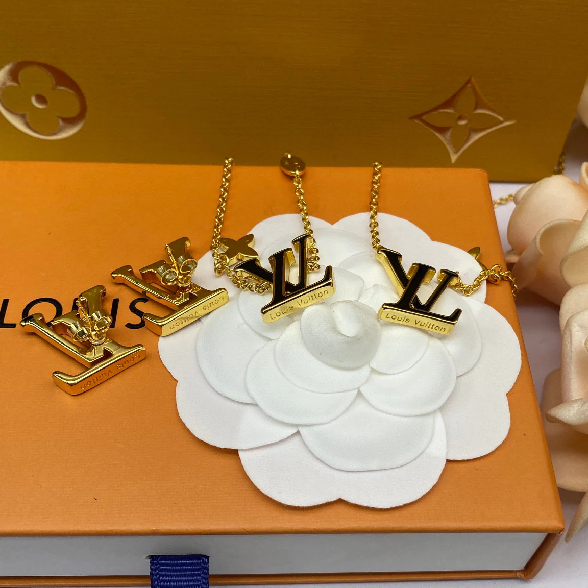 LVT015 Ever Blossom Series Jewelry Set Necklace Bracelet Earring - ccjewelryacc