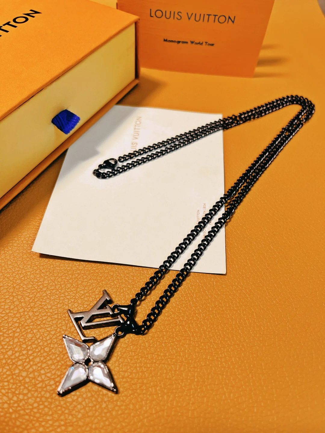 LVN056 LOUIS Flower Cut Necklace - ccjewelryacc