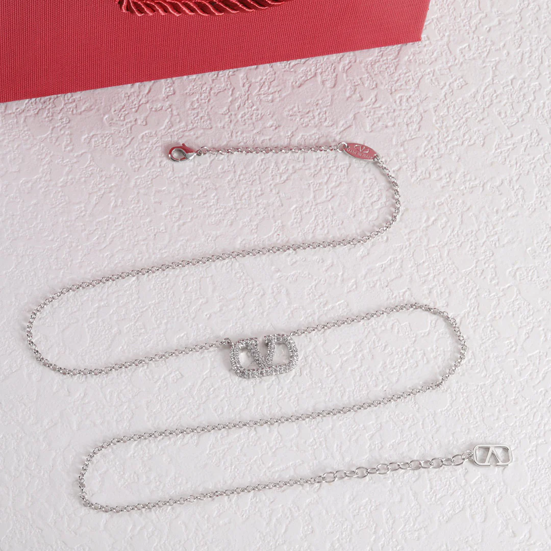 VTN022 Valentino Garavani  vlogo crystal necklace - ccjewelryacc
