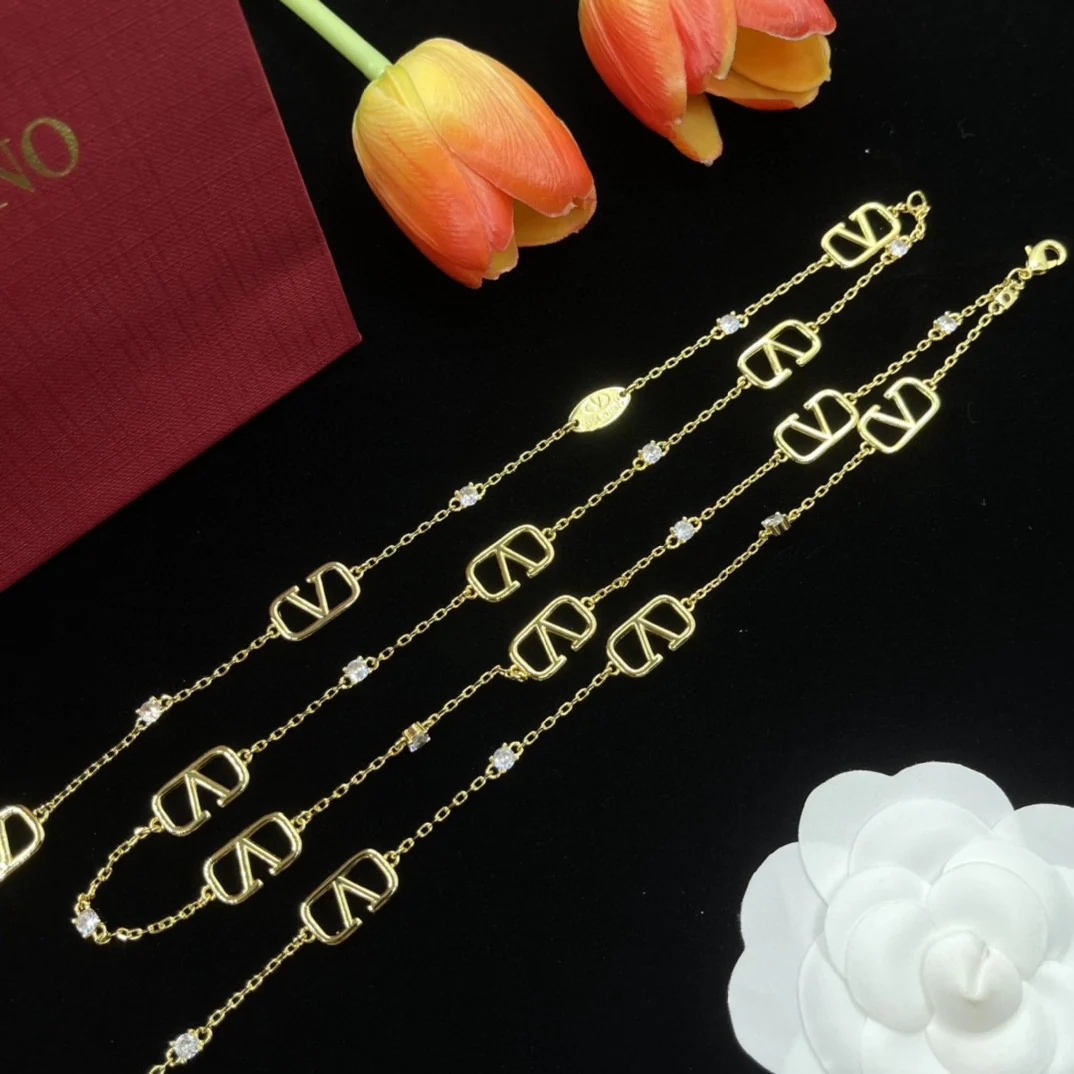 VTN041 V logo long chain sweater necklace - ccjewelryacc