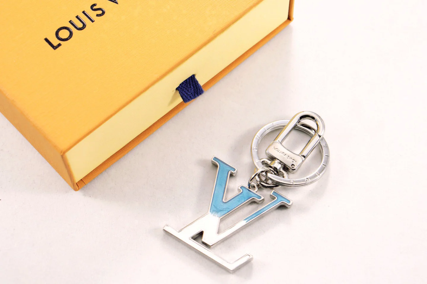 LVK072 Luxury designer Chromatic Keychain MP2819 - ccjewelryacc