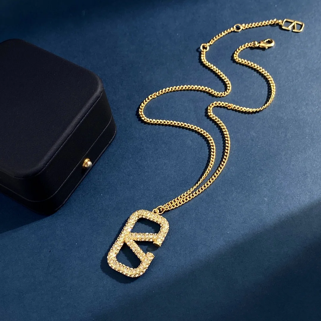 VTN008 v logo pendant necklace - ccjewelryacc