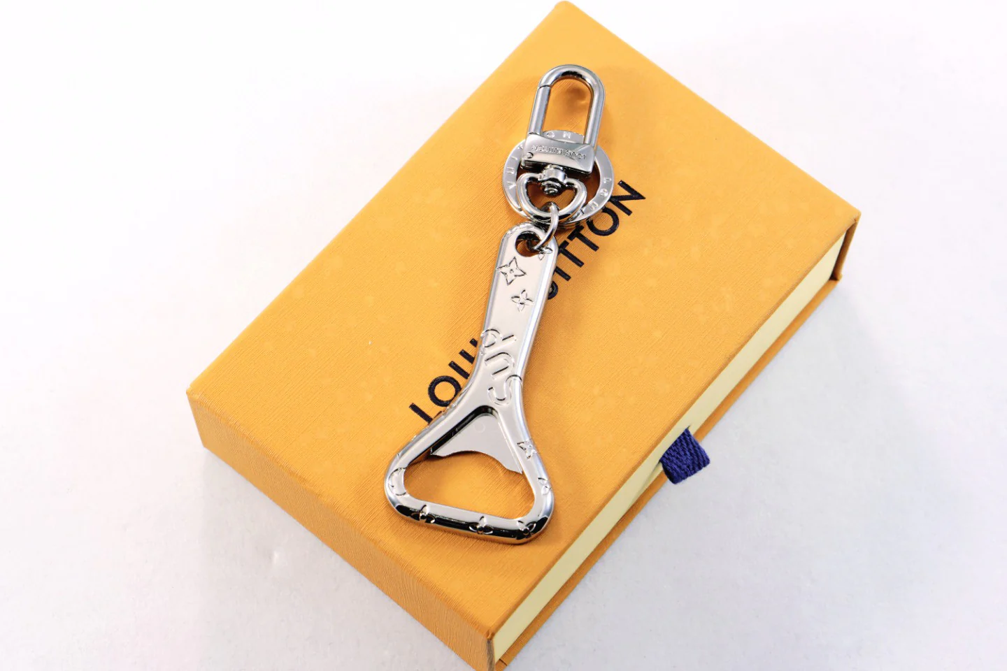 LVK064 Luxury designer Chromatic Keychain MP2099 - ccjewelryacc