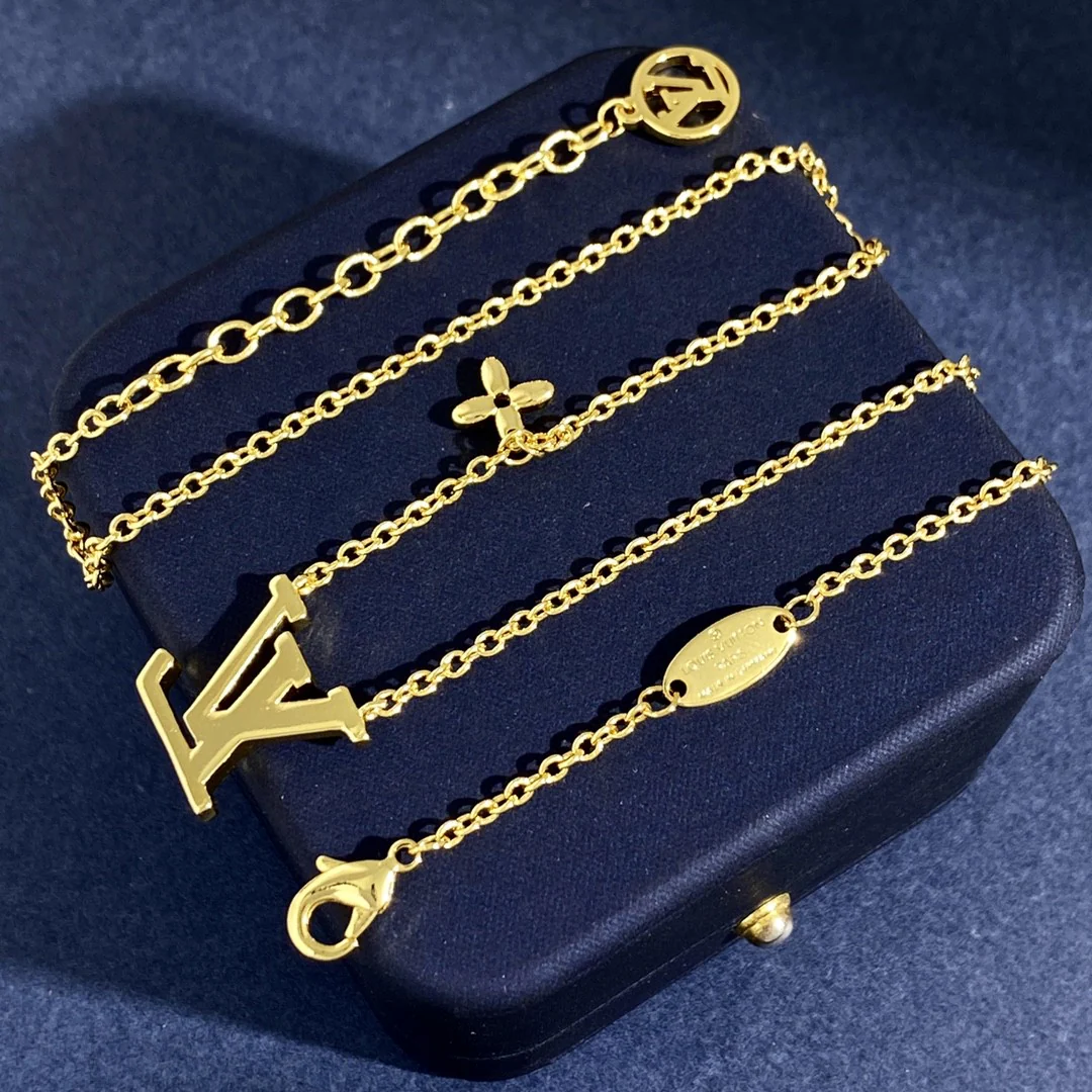 LVN033 Crystal VL iconic pendant necklace - ccjewelryacc