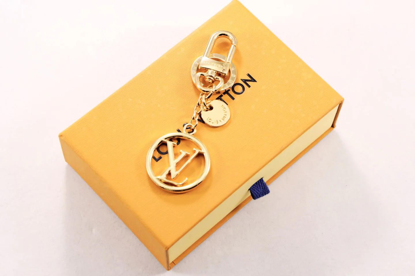 LVK071 Luxury designer Chromatic Keychain M68000 - ccjewelryacc