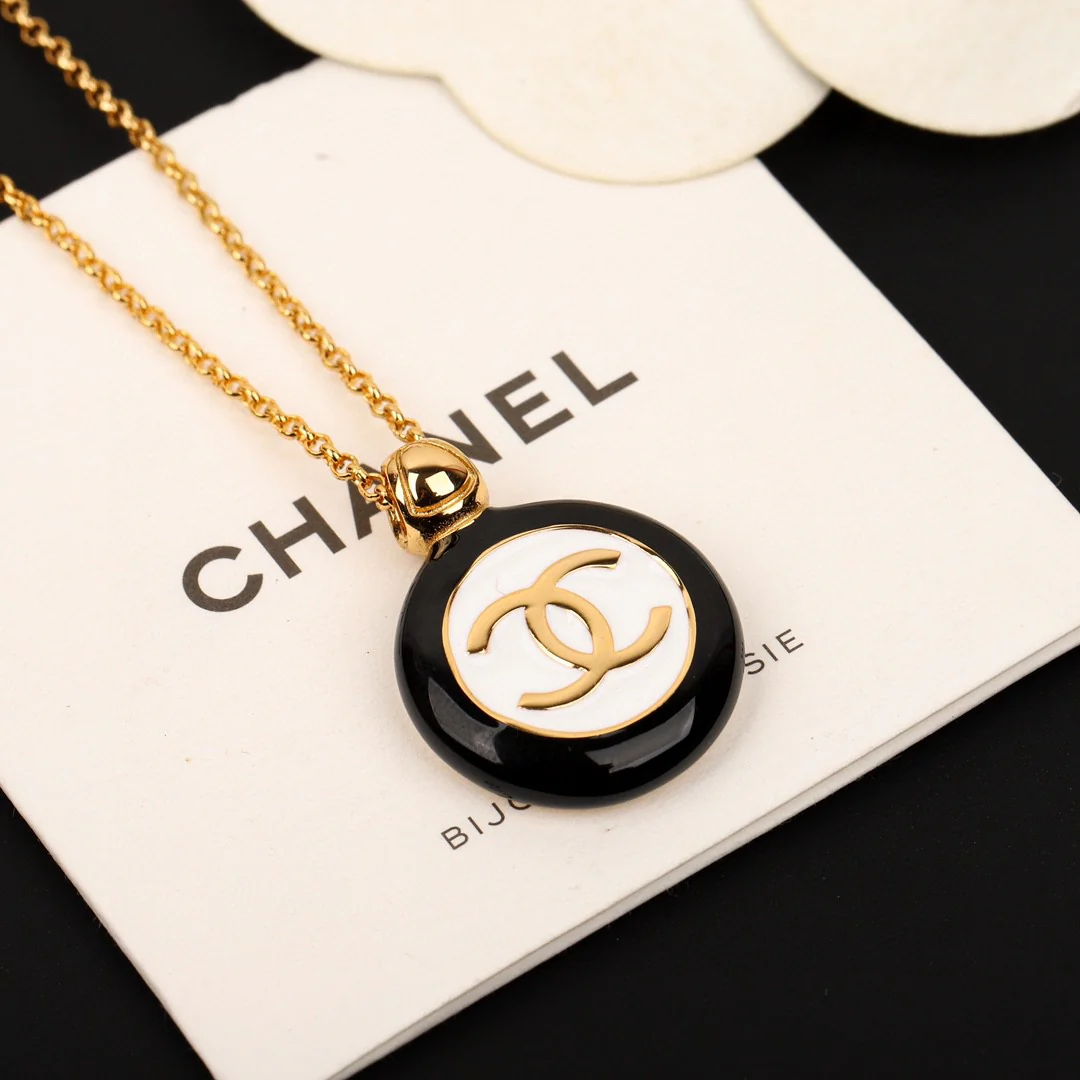 CCN015A Top Quality 24P Black And White Buttons Round Enamel Double C Pendant Necklace For Women - ccfashionjewelry