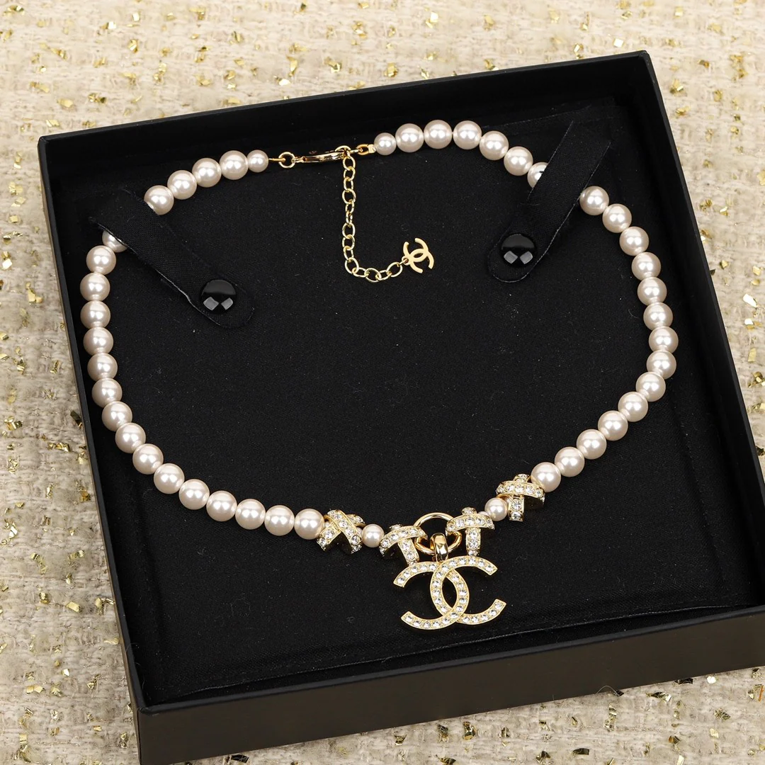 CCN287 Pearl chain with CC Logo pendant necklace - ccjewelryacc