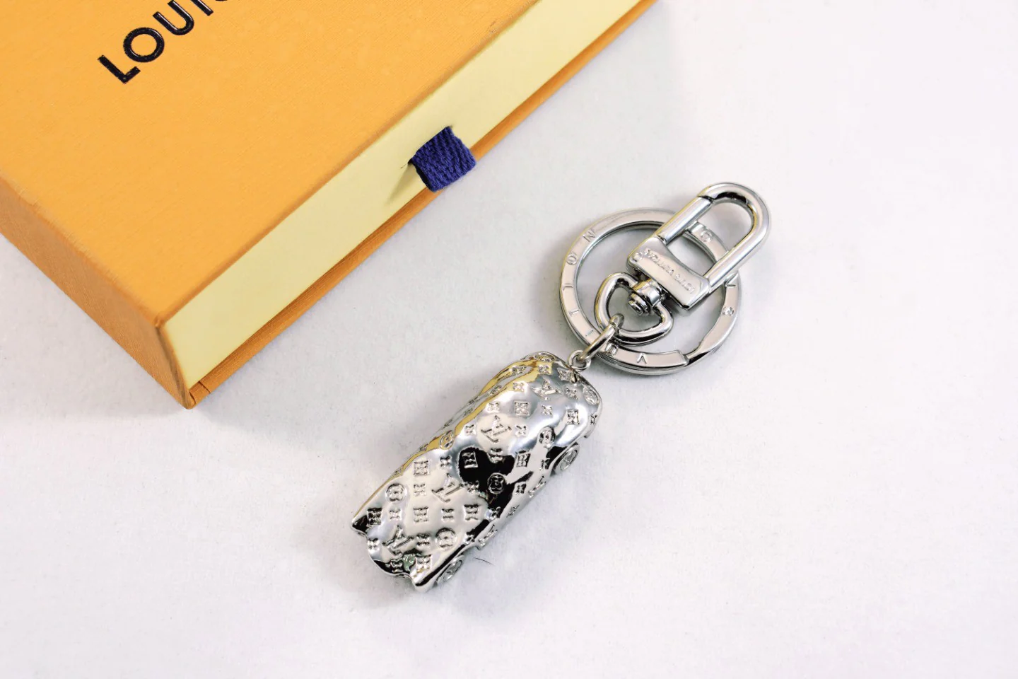 LVK066 Luxury designer Chromatic Keychain M64184 - ccjewelryacc