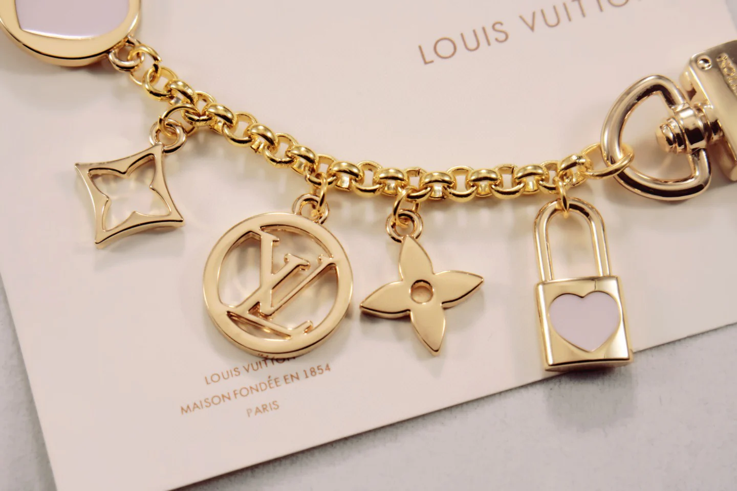 LVK074 Luxury designer Chromatic Keychain M01421 - ccjewelryacc