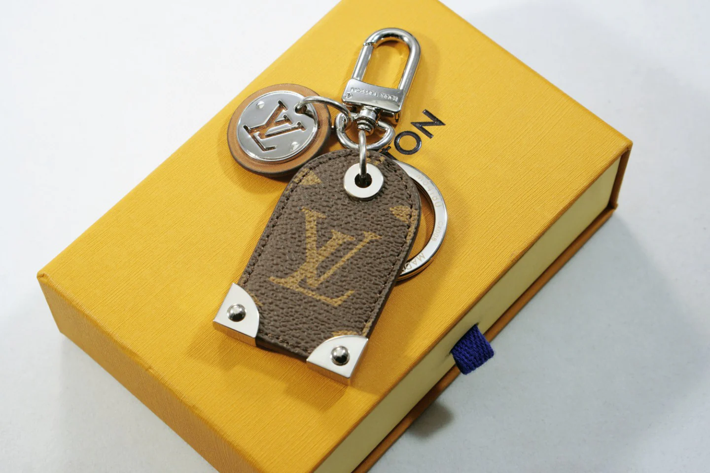 Luxury designer Chromatic Keychain LVK062 - ccjewelryacc
