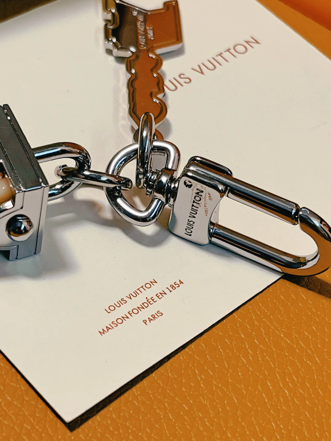 LVK105 Luxury designer Chromatic Keychain M01750 - ccjewelryacc