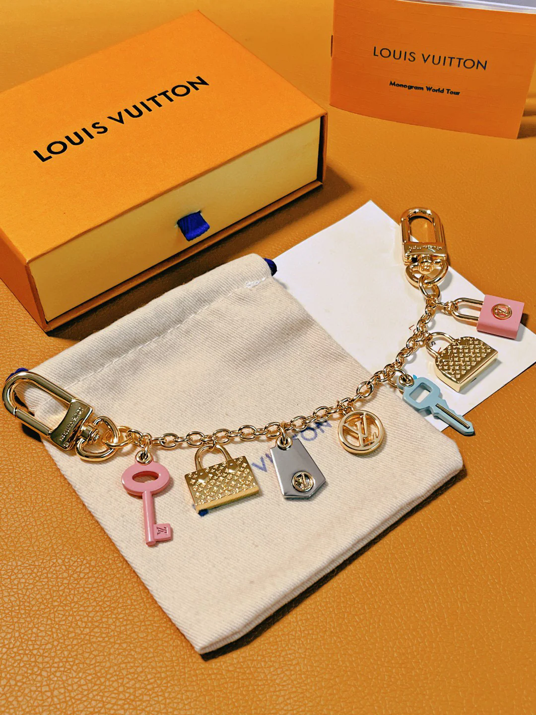 LVK104 Luxury designer Chromatic Keychain M01372 - ccjewelryacc