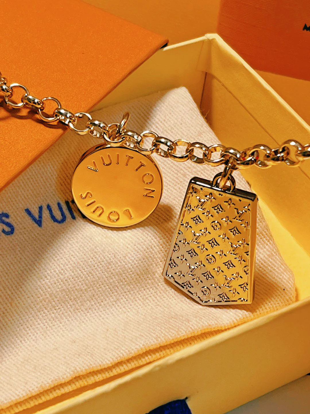 LVK103 Luxury designer Chromatic Keychain M01314 - ccjewelryacc